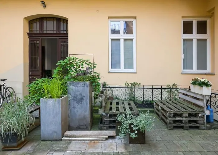 Sekretne gniazdko w tajemniczym ogrodzie